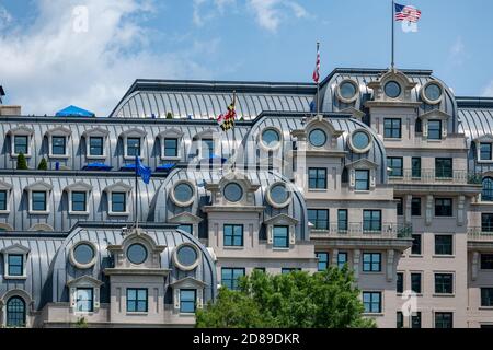 Das Willard Hotel und Bürogebäude an der 1401 Pennsylvania Avenue, Washington DC. Das historische Hotel wurde 1986 restauriert und der Büroanbau wurde erweitert Stockfoto