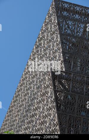 Ein kompliziertes Metallgitter umhüllt das Museum of African American History and Culture in Washington DC Stockfoto