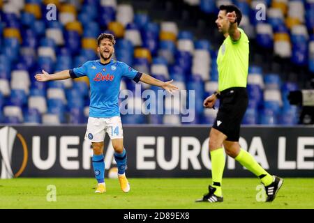 Dries Mertens von Neapel reagiert, Schiedsrichter Daniel Stefanski aus Polen während der UEFA Europa League, Gruppenphase, Gruppe F Fußballspiel zwischen SSC NAP C Stockfoto