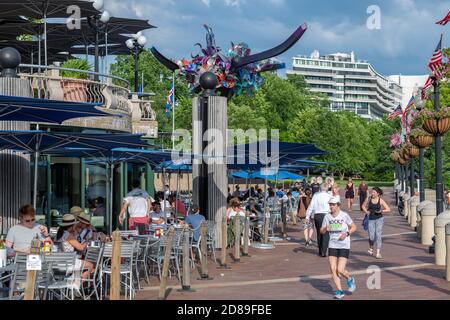 Der Washington Harbour Komplex liegt am Potomac River Stockfoto
