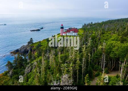 West Quoddy Head Lighthouse, Quoddy Head State Park, Lubec, Maine, USA Stockfoto