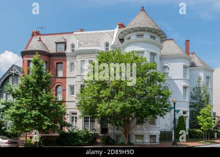 Historische viktorianische Stadthäuser an der Ecke von 31st und R Street NW in Washington DC Georgetown Viertel. Stockfoto