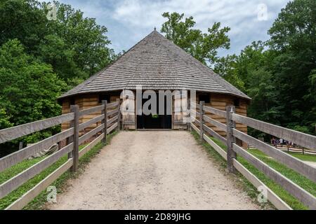 Die Nachbildung von George Washingtons 16-seitigem Laufstall auf der Pionierfarm in Mount Vernon, Virginia Stockfoto