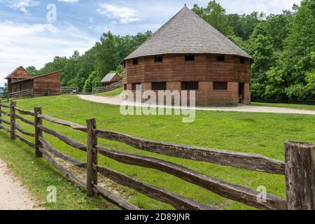 Die Nachbildung von George Washingtons 16-seitigem Laufstall auf der Pionierfarm in Mount Vernon, Virginia Stockfoto