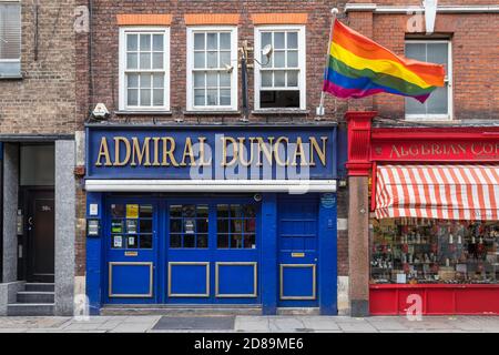 façade eines geschlossenen Admiral Duncan Pub in Londons Soho, Ort eines Terroranschlags im Jahr 1999 Stockfoto