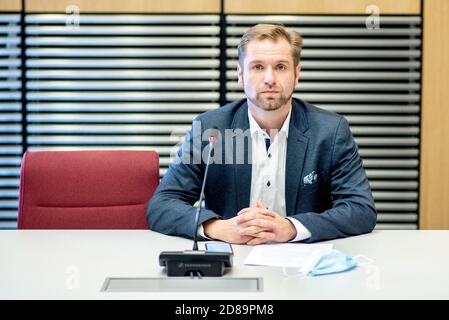 Hannover, Deutschland. Oktober 2020. Stephan Bothe, stellvertretender Landesvorsitzender der AfD, spricht bei einer Pressekonferenz. Die Niedersächsische AfD will die drei für das Platzen der Landtagsfraktion verantwortlichen Abgeordneten aus der Partei vertreiben. Quelle: Hauke-Christian Dittrich/dpa/Alamy Live News Stockfoto