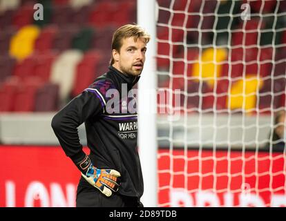 Brentford, Großbritannien. Oktober 2020. Norwich City Tim Krul vor dem Sky Bet Championship-Spiel zwischen Brentford und Norwich City spielte am 27. Oktober 2020 hinter verschlossenen Türen im Brentford Community Stadium, Brentford, England. Foto von Andrew Aleksiejczuk/Prime Media Images. Kredit: Prime Media Images/Alamy Live Nachrichten Stockfoto