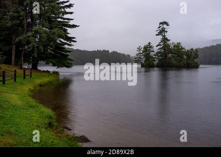 Lake Luzerne, Upstate New York an einem regnerischen Tag Stockfoto