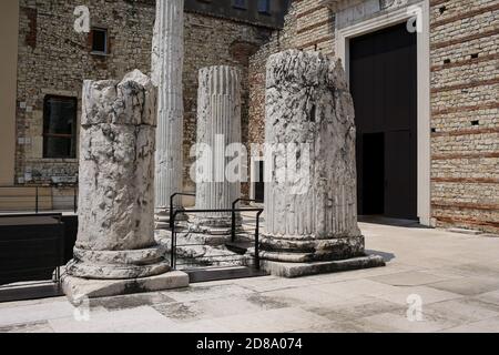 Brescia, Italien: Die Ruine des Kapitols von Brescia, das Kapitol von Brixia, ein Tempel, der der Verehrung der Kapitolinischen Triade -Jupiter,Juno und Mi gewidmet ist Stockfoto