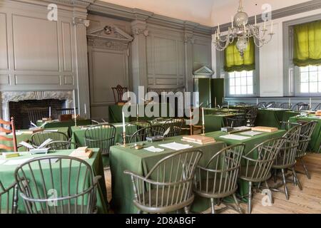 Versammlungsraum der Independence Hall, Philadelphia, USA. Sowohl die Unabhängigkeitserklärung als auch die Verfassung wurden in diesem Raum entworfen und unterzeichnet. Stockfoto