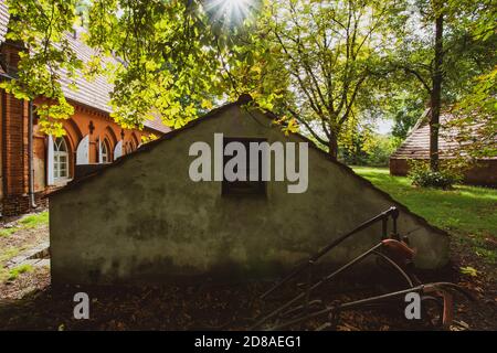 Berlin, Deutschland - ehemaliger Pferdestall auf Pfaueninsel im Wannsee. Ein nahe gelegenes Erholungsgebiet von Berlin Stockfoto