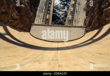 Blick von oben auf den Hoover Dam Stockfoto