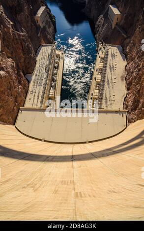 Blick von oben auf den Hoover Dam Stockfoto