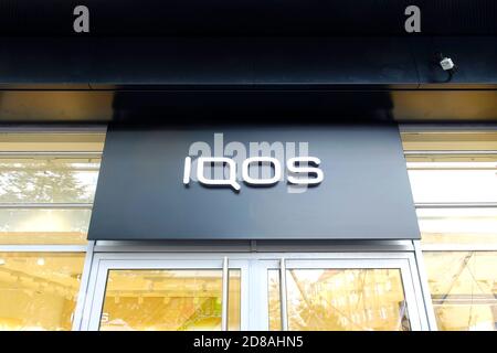 Shop von IQOS in Berlin Stockfoto