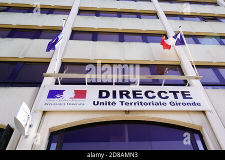 Bordeaux , Aquitaine / Frankreich - 10 20 2020 : direccte Logo und Zeichen auf dem Eingang französisch Regionaldirektionen für Unternehmen Wettbewerb Verbraucherangelegenheiten Stockfoto