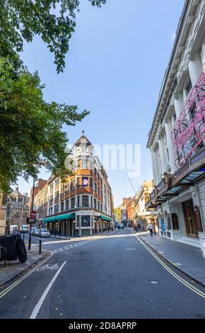 Blick auf das Äußere des berühmten Restaurants, das Ivy and St Martin's Theatre im Theaterland im West End von London, West Street WC2 Stockfoto