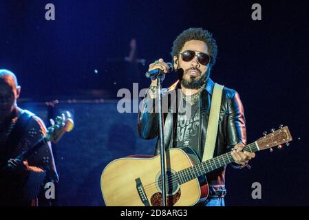 Skanderborg, Dänemark. August 2015. Die amerikanische Sängerin, Songwriterin und Musikerin Lenny Kravitz spielt ein Live-Konzert während des dänischen Musikfestivals SmukFest 2015 in Skanderborg. (NUR FÜR REDAKTIONELLE ZWECKE! Bildnachweis: Gonzales Photo - Lasse Lagoni). Stockfoto