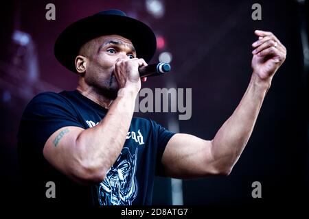 Odense, Dänemark. Juni 2017. Die amerikanische Rap-Gruppe Run-DMC spielt ein Live-Konzert während des dänischen Musikfestivals Tinderbox 2017 in Odense. Hier ist Rappere Darryl McDaniels aka DMC live auf der Bühne zu sehen. (Foto: Gonzales Photo - Lasse Lagoni). Stockfoto