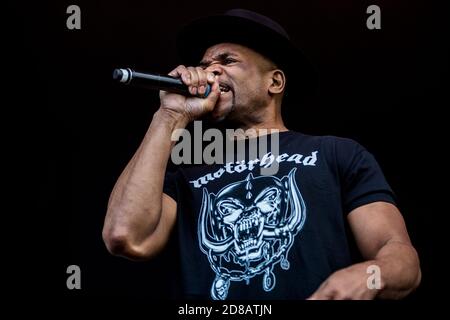 Odense, Dänemark. Juni 2017. Die amerikanische Rap-Gruppe Run-DMC spielt ein Live-Konzert während des dänischen Musikfestivals Tinderbox 2017 in Odense. Hier ist Rappere Darryl McDaniels aka DMC live auf der Bühne zu sehen. (Foto: Gonzales Photo - Lasse Lagoni). Stockfoto