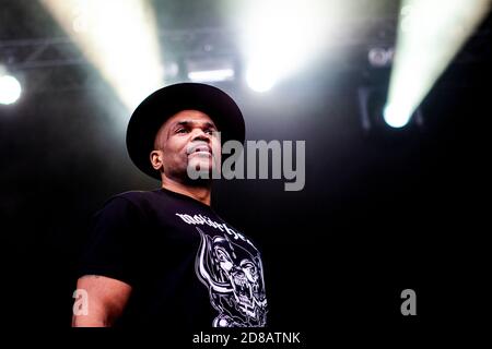 Odense, Dänemark. Juni 2017. Die amerikanische Rap-Gruppe Run-DMC spielt ein Live-Konzert während des dänischen Musikfestivals Tinderbox 2017 in Odense. Hier ist Rappere Darryl McDaniels aka DMC live auf der Bühne zu sehen. (Foto: Gonzales Photo - Lasse Lagoni). Stockfoto