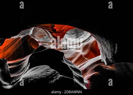 Blick in die abstrakte rote Sandsteinhöhle mit welligen Linien - Antilopenschlucht, arizona Stockfoto