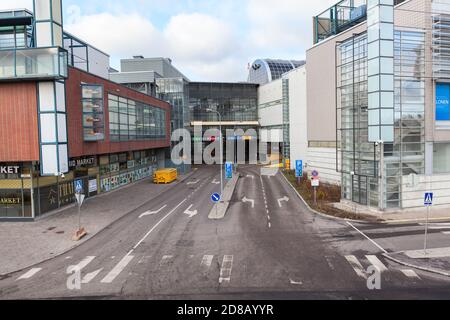 Helsinki, Finnland-circa Okt, 2019: Leere Zugangstore des Einkaufszentrums The Itis. Es ist das größte Einkaufszentrum in Itakeskus Bezirk der Stadt Stockfoto