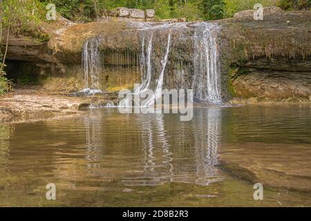 Bonlieu, Frankreich - 09 02 2020: Lake District - die Wasserfall-Straße Stockfoto