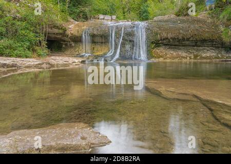 Bonlieu, Frankreich - 09 02 2020: Lake District - die Wasserfall-Straße Stockfoto