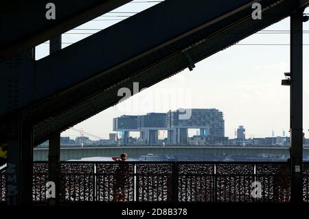 Liebessclöser auf der Hohenzollernbrücke, Köln, Nordrhein-Westfalen, Deutschland Stockfoto