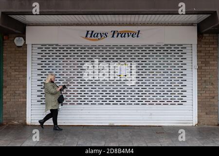 Hays Travel wurde während der Coronavirus-Pandemie geschlossen, Airdrie, North Lanarkshire, Schottland, Großbritannien Stockfoto