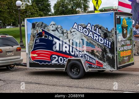 St. Paul, Minnesota. United We Stand & Patriots March. Demonstranten sammeln sich zur Unterstützung von Trump und gegen landesweite Pandemiepolitik, die sie als "infri" anführen Stockfoto