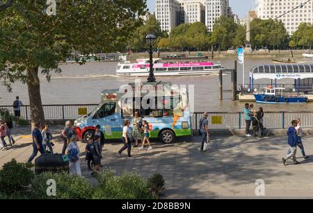 Eiswagen am Southbank der Themse an einem sonnigen Tag. London Stockfoto