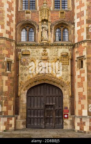 Der Haupteingang der St. John's College Chapel. Cambridge, England Stockfoto