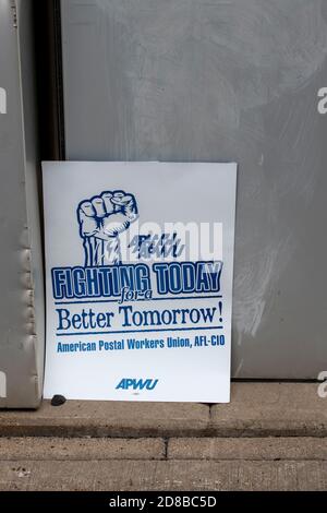 Minneapolis, Minnesota. Postarbeiter sammeln sich, um zu fordern, dass der Kongress handeln, um die Post zu retten. Kämpfen heute Zeichen Stockfoto