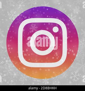 VORONEZH, RUSSLAND - 28. NOVEMBER 2020: Instagram Logo Quadrat Symbol auf Weihnachten Hintergrund Schneeflocken in grauen Farben Stock Vektor