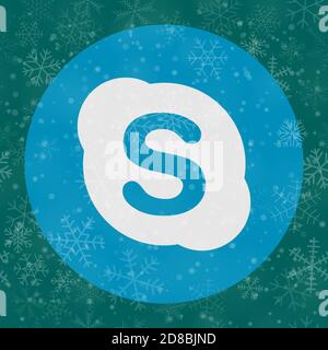 VORONEZH, RUSSLAND - 28. NOVEMBER 2020: Skype-Logo rund Symbol auf Weihnachten Hintergrund Schneeflocken in türkisfarbenen Farben Stock Vektor