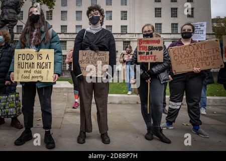 Protest für den Zugang zu freien Schulmahlzeiten in London, nachdem Boris Johnson und Tory-Abgeordnete Pläne ablehnten, kostenlose Schulmahlzeiten über die Feiertage zu verlängern. Stockfoto