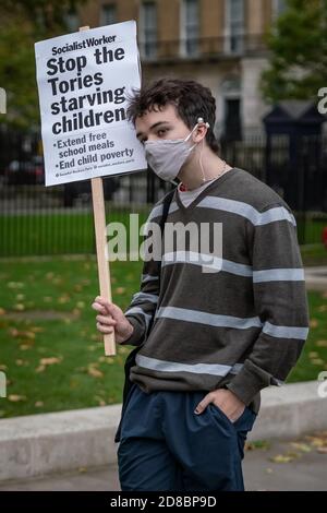 Protest für den Zugang zu freien Schulmahlzeiten in London, nachdem Boris Johnson und Tory-Abgeordnete Pläne ablehnten, kostenlose Schulmahlzeiten über die Feiertage zu verlängern. Stockfoto