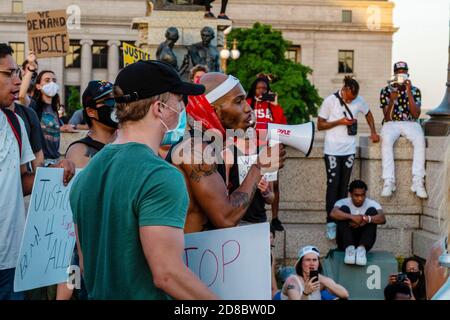 Saint Paul, MN - 1. Juni 2020: Friedliche Demonstranten während der Proteste von George Floyd Black Lives Matter in der Hauptstadt am 1. Juni 2020 in Saint Paul, Minnesota. Quelle: Jake Handegard//MediaPunch Stockfoto