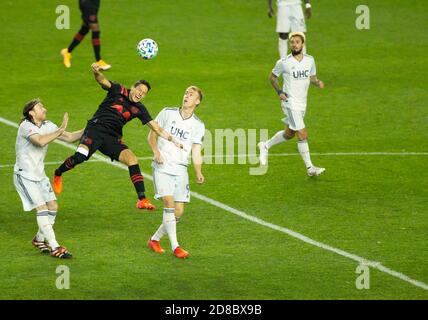 Harrison, NJ - 28. Oktober 2020: Sean Davis (27) von Red Bulls kontrolliert den Ball während des regulären MLS-Spiels gegen die New England Revolution in der Red Bull Arena Stockfoto