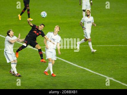 Harrison, Usa. Oktober 2020. Sean Davis (27) von Red Bulls kontrolliert den Ball während des regulären MLS-Spiels gegen New England Revolution in der Red Bull Arena in Harrison, New Jersey am 28. Oktober 2020. Red Bulls gewann 1:0. (Foto von Lev Radin/Sipa USA) Quelle: SIPA USA/Alamy Live News Stockfoto