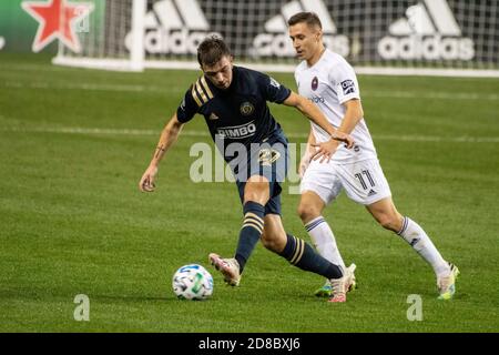 Chester, Pennsylvania, USA. Oktober 2020. 28. Oktober 2020 - USA- Philadelphia Union Verteidiger Kai WAGNER (27) in Aktion gegen Chicago Fire PRZEMYSLAW FRANKOWSKI (11) während des Spiels im Subaru Stadium in Chester PA Credit: Ricky Fitchett/ZUMA Wire/Alamy Live News Stockfoto