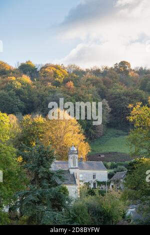 Sheepscombe Dorf am späten Nachmittag Herbstlicht. Sheepscombe, Cotswolds, Gloucestershire, England Stockfoto