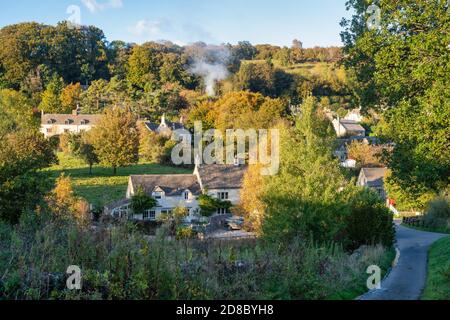 Sheepscombe Dorf am späten Nachmittag Herbstlicht. Sheepscombe, Cotswolds, Gloucestershire, England Stockfoto