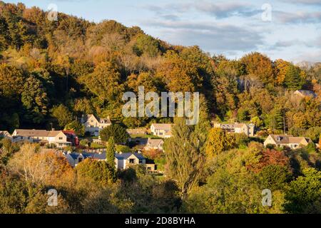 Sheepscombe Dorf am späten Nachmittag Herbstlicht. Sheepscombe, Cotswolds, Gloucestershire, England Stockfoto