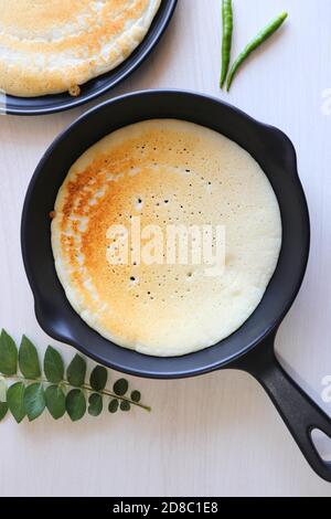 Weich Und Schwammig Malvani Amboli. Es ist eine typische Konkani Zubereitung mit Reis und Urad dal oder schwarzen Linsen fermentierten Teig. Weiche Dosa. Stockfoto