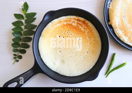 Weich Und Schwammig Malvani Amboli. Es ist eine typische Konkani Zubereitung mit Reis und Urad dal oder schwarzen Linsen fermentierten Teig. Weiche Dosa. Stockfoto