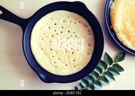 Weich Und Schwammig Malvani Amboli. Es ist eine typische Konkani Zubereitung mit Reis und Urad dal oder schwarzen Linsen fermentierten Teig. Weiche Dosa. Stockfoto