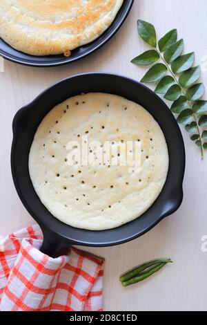 Weich Und Schwammig Malvani Amboli. Es ist eine typische Konkani Zubereitung mit Reis und Urad dal oder schwarzen Linsen fermentierten Teig. Weiche Dosa. Stockfoto