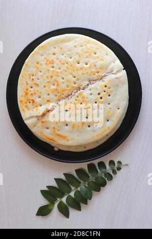 Weich Und Schwammig Malvani Amboli. Es ist eine typische Konkani Zubereitung mit Reis und Urad dal oder schwarzen Linsen fermentierten Teig. Weiche Dosa. Stockfoto